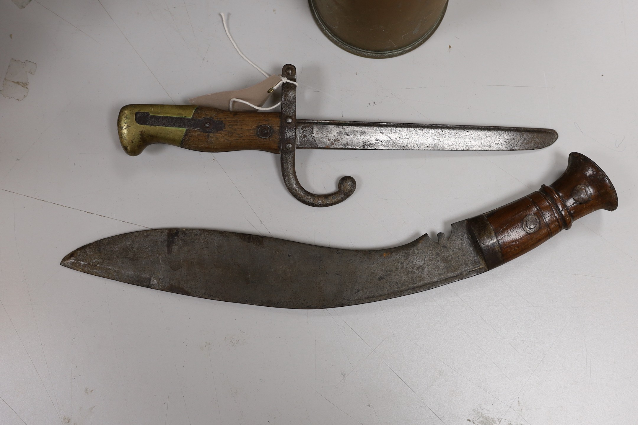 A Louis XV-style fireguard, kukri and bayonet shell case